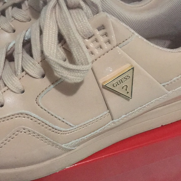 Guess sneakers - Picture 2 of 3